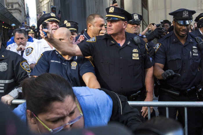 En protesta en Manhattan detienen a 70 activistas medioambientales