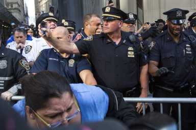 En protesta en Manhattan detienen a 70 activistas medioambientales
