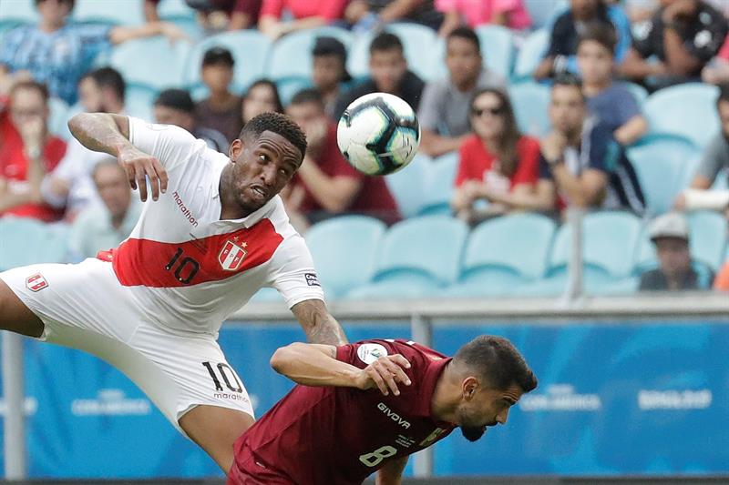 Perú y Venezuela dividen honores en gran noche del golero Faríñez