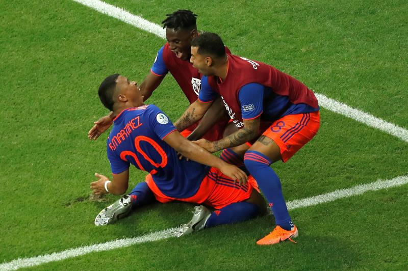 Colombia blanquea 2-0 a Argentina y aumenta la frustración de Messi