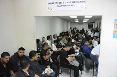 Gobierno planea una operación para deportar a más familias de indocumentados