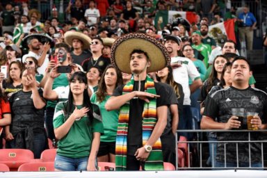 México, con doblete de Guardado, golea a Canadá y pasa a cuartos