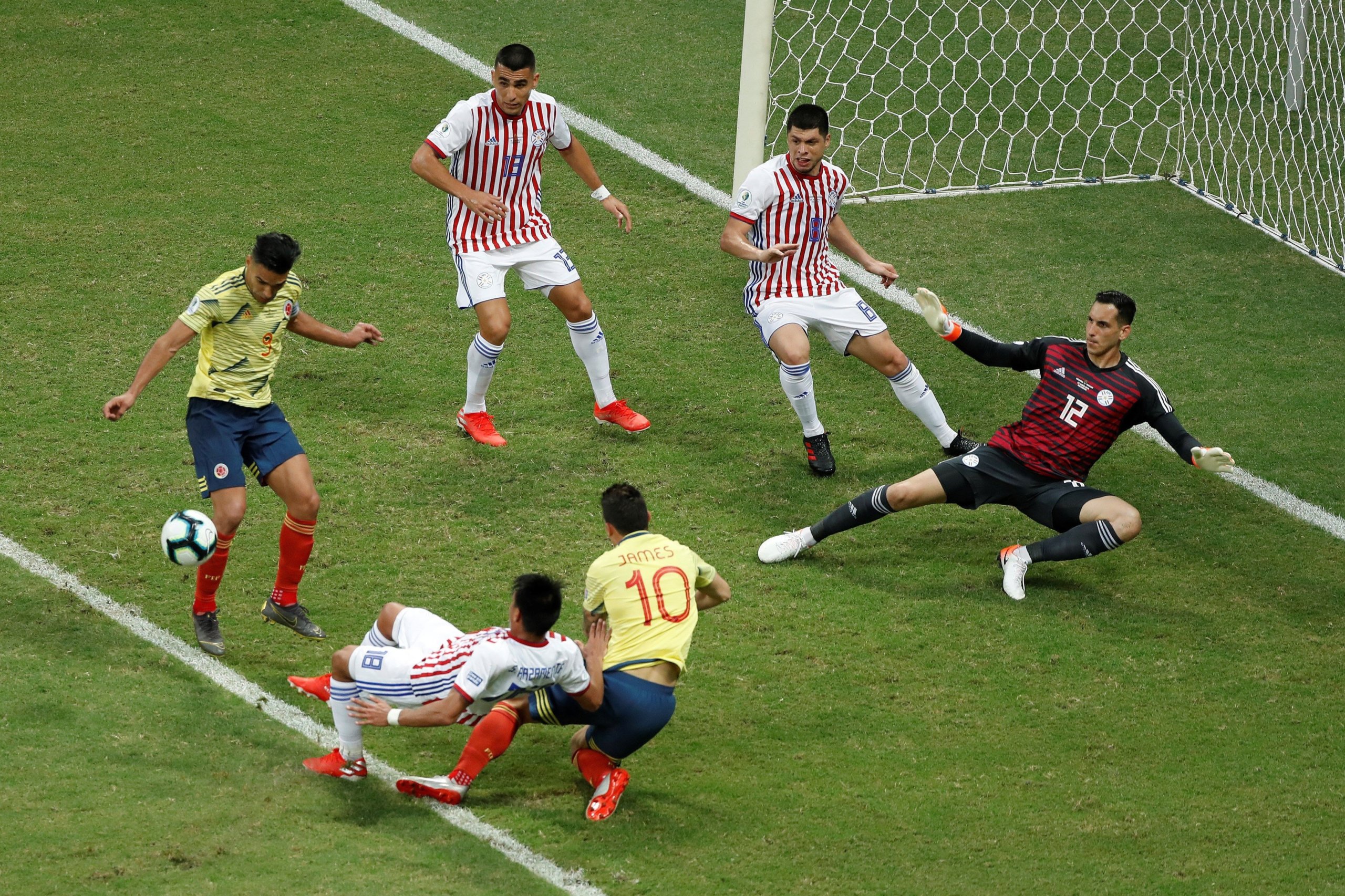 Colombia sigue su marcha perfecta y deja en agonía a Paraguay