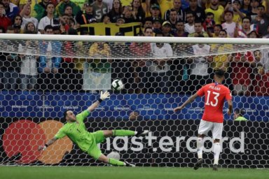 Chile supera a Colombia en tiros penales y se clasifica a semifinales  