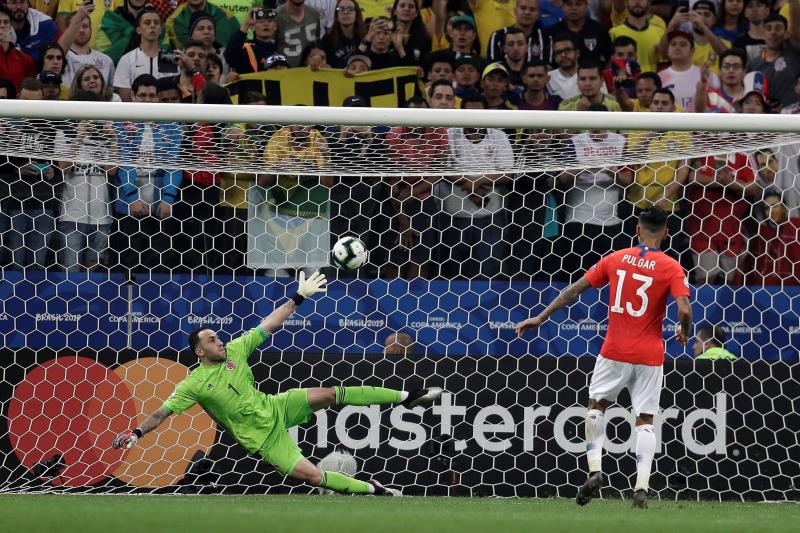 Chile supera a Colombia en tiros penales y se clasifica a semifinales