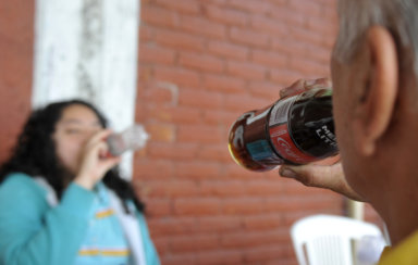 Los hispanos tienen el más alto consumo de bebidas azucaradas