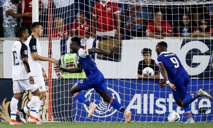 Haití remonta 2-1 a Costa Rica en NJ y termina líder de grupo
