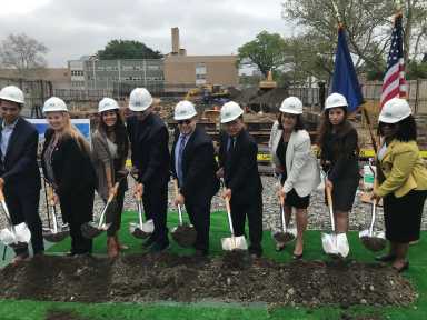 Inician construcción de  nuevo anexo para preparatoria en Queens