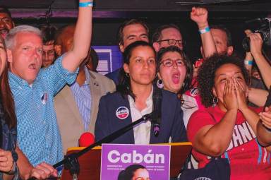 Lo logramos, todos ustedes: La defensora pública Cabán proclama aparente victoria en la primaria para fiscal de distrito de Queens