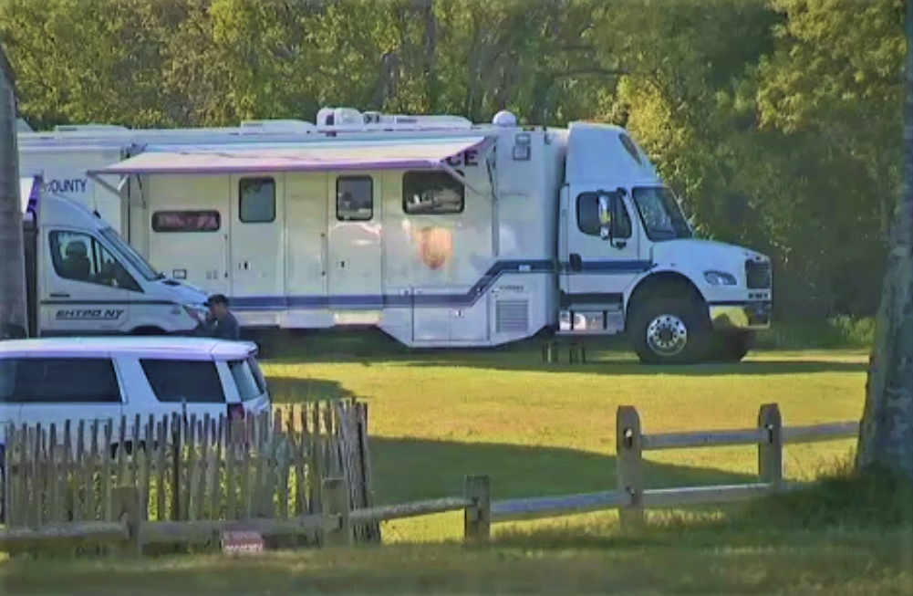 Hombre muere tras ser encontrado inconciente en parque de Montauk