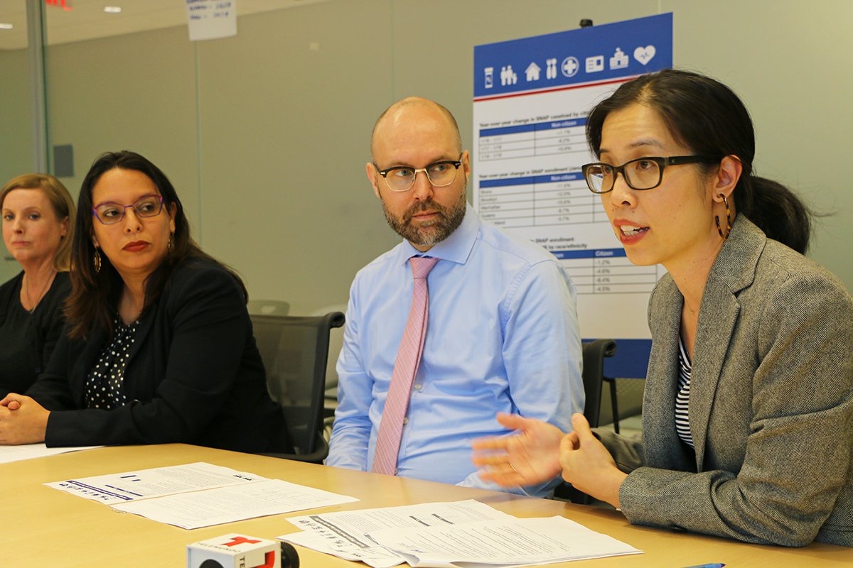 Inmigrantes rechazan ayudas del gobierno por miedo