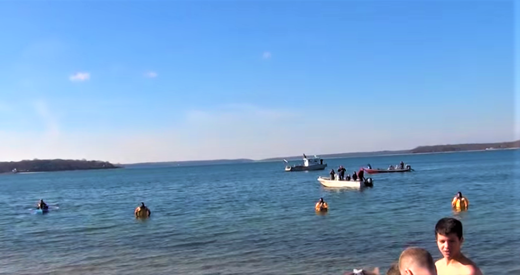 Playas en pueblos de Huntington y Brookhaven cerradas por hallazgo de bacterias