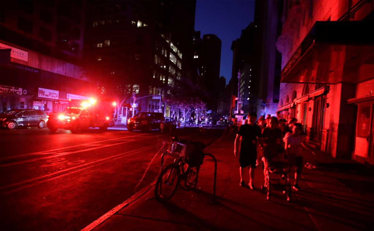 Gobernador y alcalde de NY califican de 'inaceptables' los recientes apagones