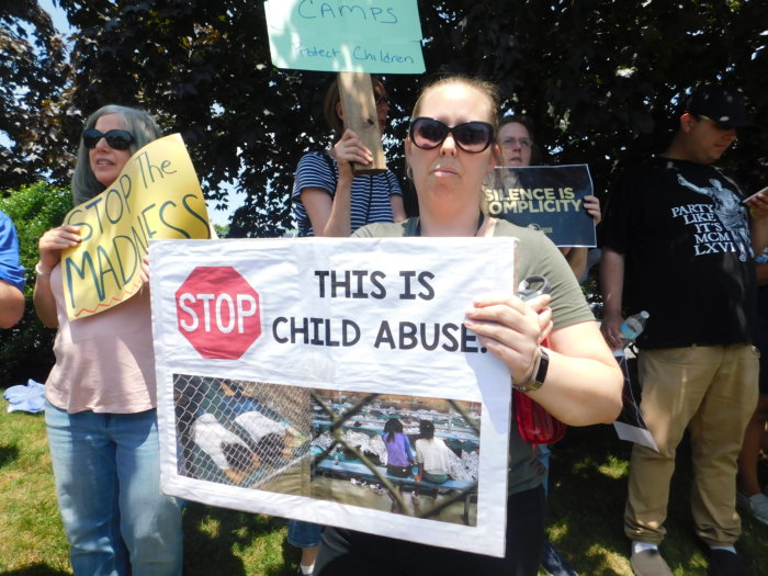 Protestan en Long Island por los niños que siguen siendo separados en la frontera