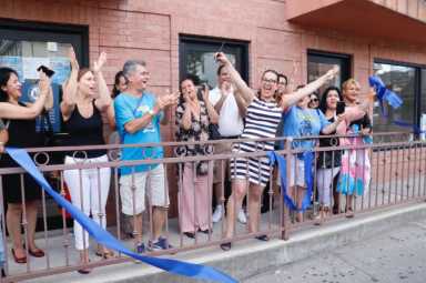 La asambleísta Catalina Cruz celebra apertura de oficina con fiesta de vecindario