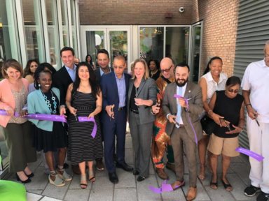 La Biblioteca Pública de Queens realiza apertura de biblioteca de East Elmhurst