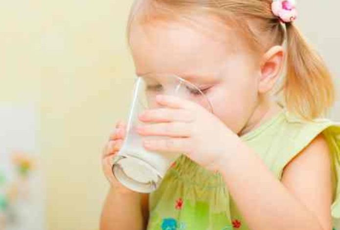 Deficiencia de vitamina D aumenta riesgo de presiones arteriales elevadas en niños