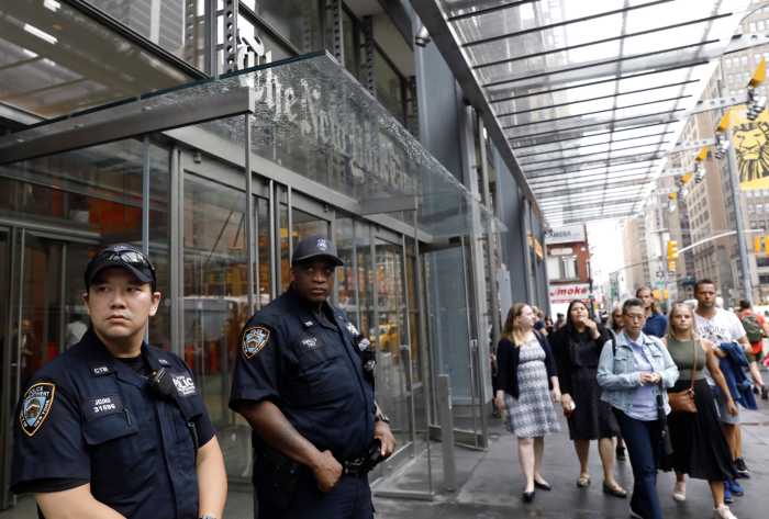 Nueva York aumenta vigilancia de lugares estratégicos como precaución a tiroteos masivos