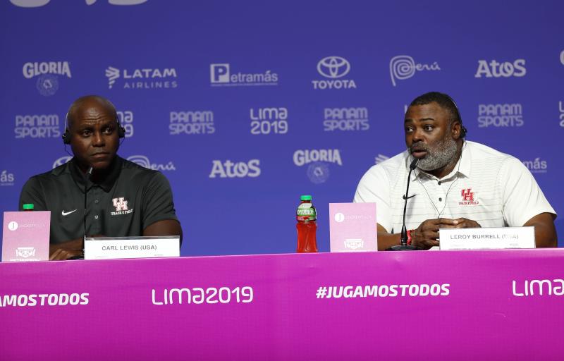 Carl Lewis llama a Trump 'misógino y racista' en su alegato por la igualdad