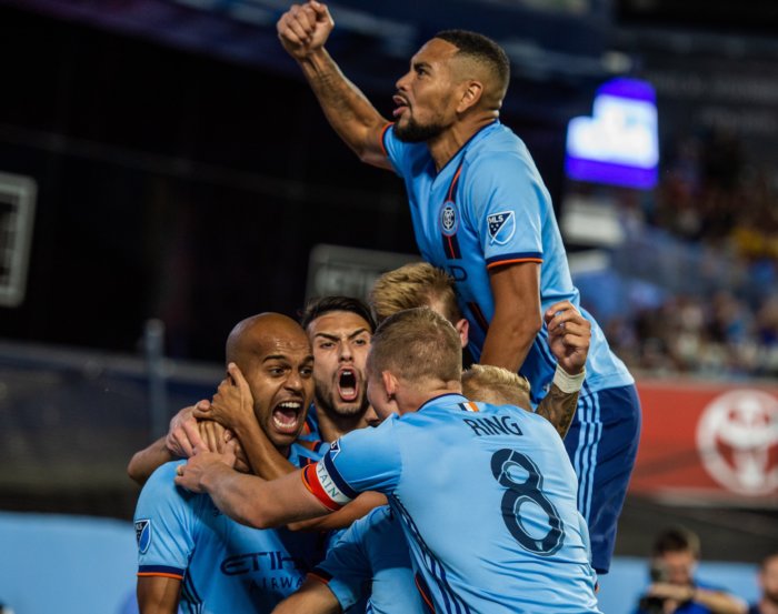 NYCFC enrachado doma a Red Bulls y apunta a los playoffs