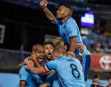 NYCFC enrachado doma a Red Bulls y apunta a los playoffs