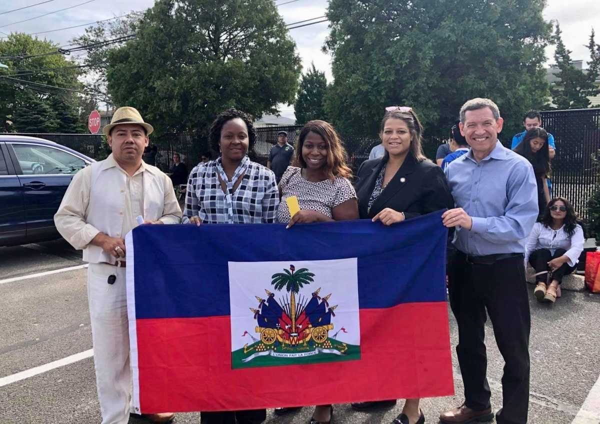 Amparados por el TPS demandan a la Administración Trump