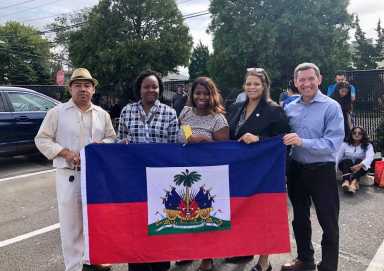 Amparados por el TPS demandan a la Administración Trump