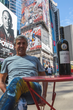 Bodegas Emilio Moro sube el vino español al cielo de Times Square con Domingo Zapata