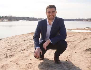 Stephen Suozzi inicia campaña electoral para el Concejo de Glen Cove