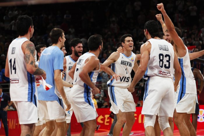 Scola lleva a Argentina a la final tras aplastar a Francia en Mundial de Baloncesto