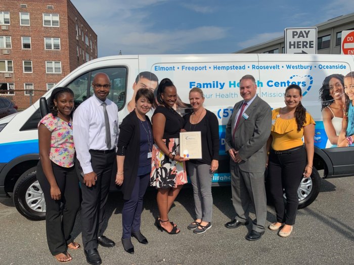 Legisladora Mulé honra a Long Island FQHC en la Semana del Centro Nacional de Salud