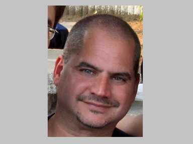 Renombran Memorial Park en honor del detective Luis G. Alvarez