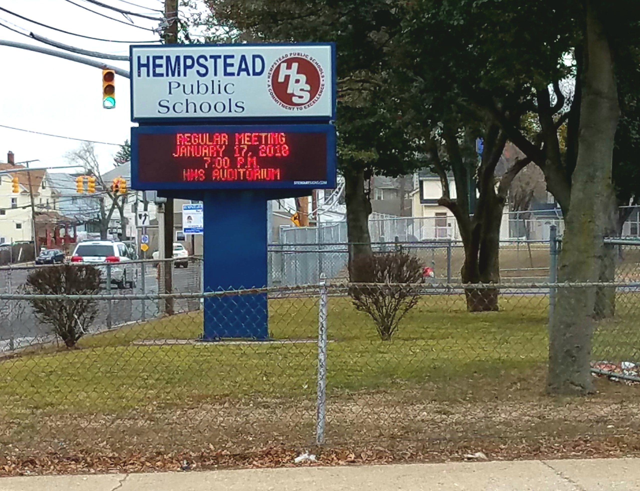 La crisis de la escuela de Hempstead persiste mientras Garden City prospera