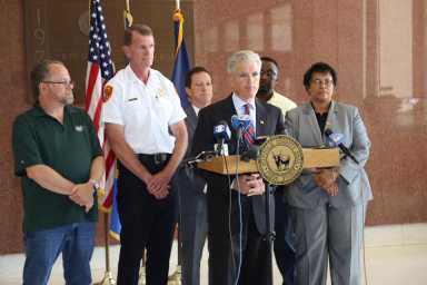 La Policía de Suffolk destina subvención $150,000 para el Distrito Escolar de Wyandanch