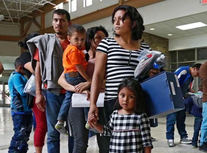 Recolectan firmas para detener los cambios de ‘Carga Pública’ de Trump