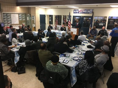 Debido al aumento en suicidios de policías, concejal de Queens presenta legislación para programas de salud mental del NYPD