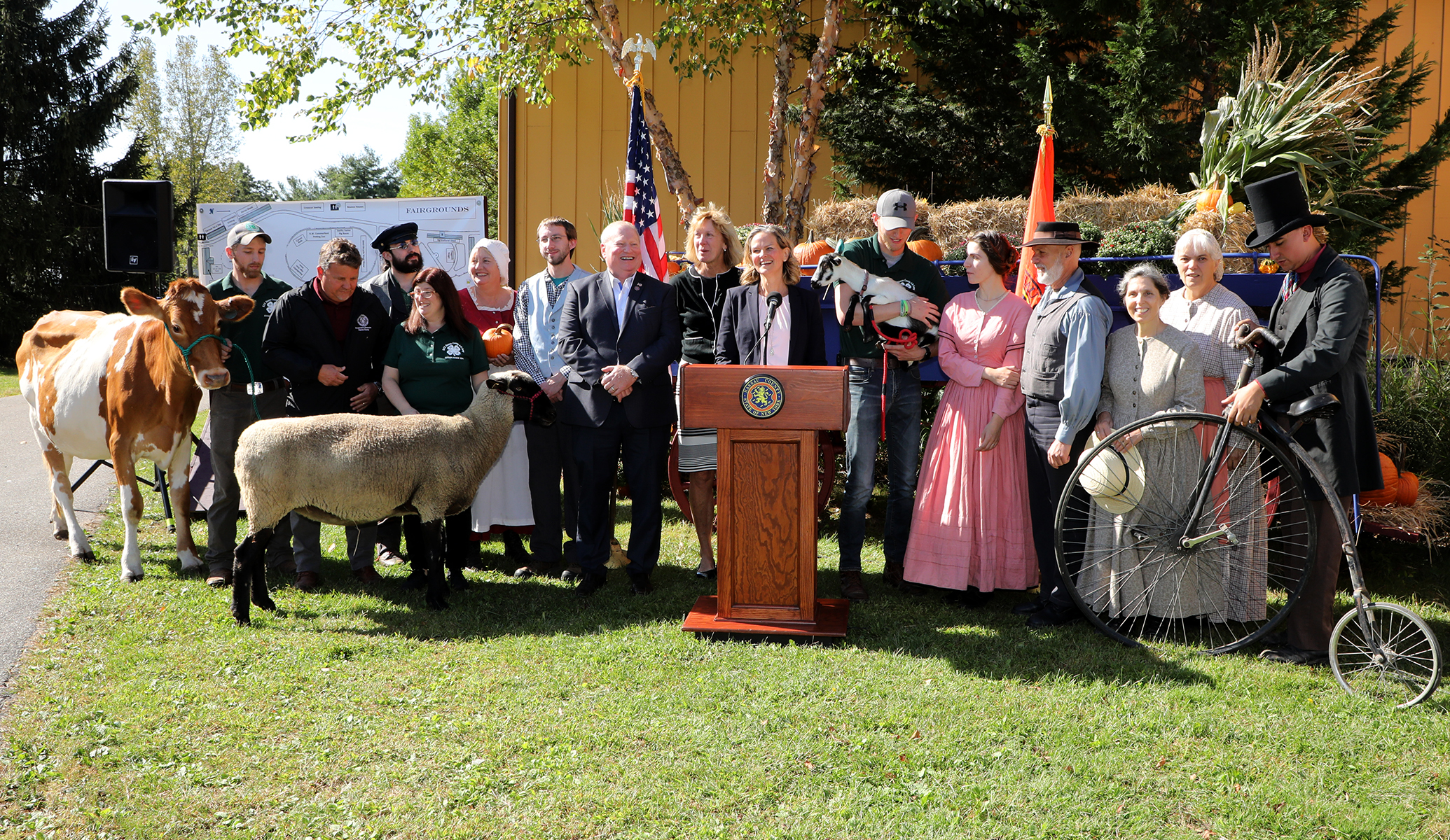 Ejecutiva de Nassau, Laura Curran, da inicio a la 177ª Feria Anual de Long Island