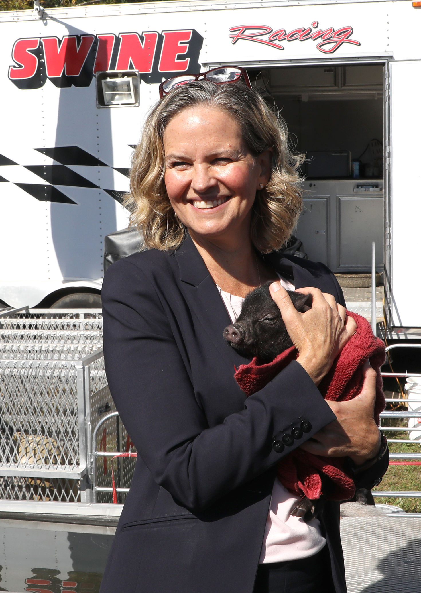 Ejecutiva de Nassau, Laura Curran, da inicio a la 177ª Feria Anual de Long Island