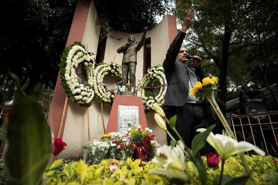 El mundo de la música hispana se despide de José José, 'El Príncipe de la Canción'