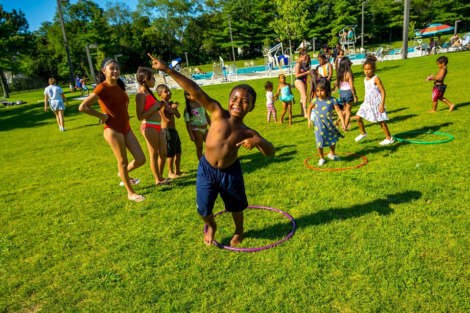 Comunidad celebra el 'Día de Diversión Familiar' en el Parque Roberto Clemente