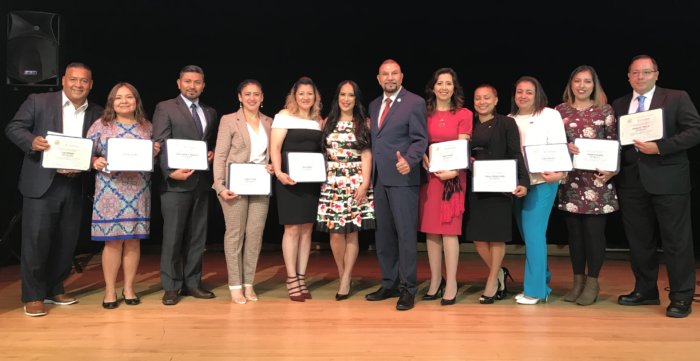 Asambleísta Ramos celebra la Hispanidad y honra a los campeones de la comunidad