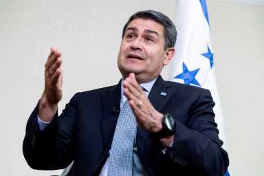 Fiscalía de Nueva York dice que presidente hondureño recibió dinero del Chapo