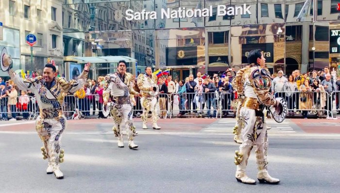 Desfile de la Hispanidad vibró en un viaje ancestral de cultura