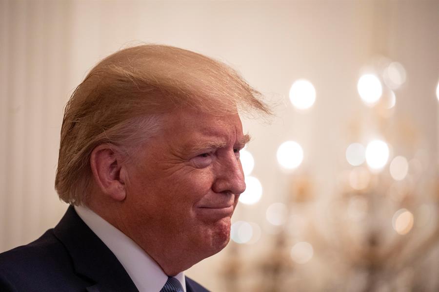 Jueces de Nueva York y California bloquean la regla de 'carga pública' de Trump
