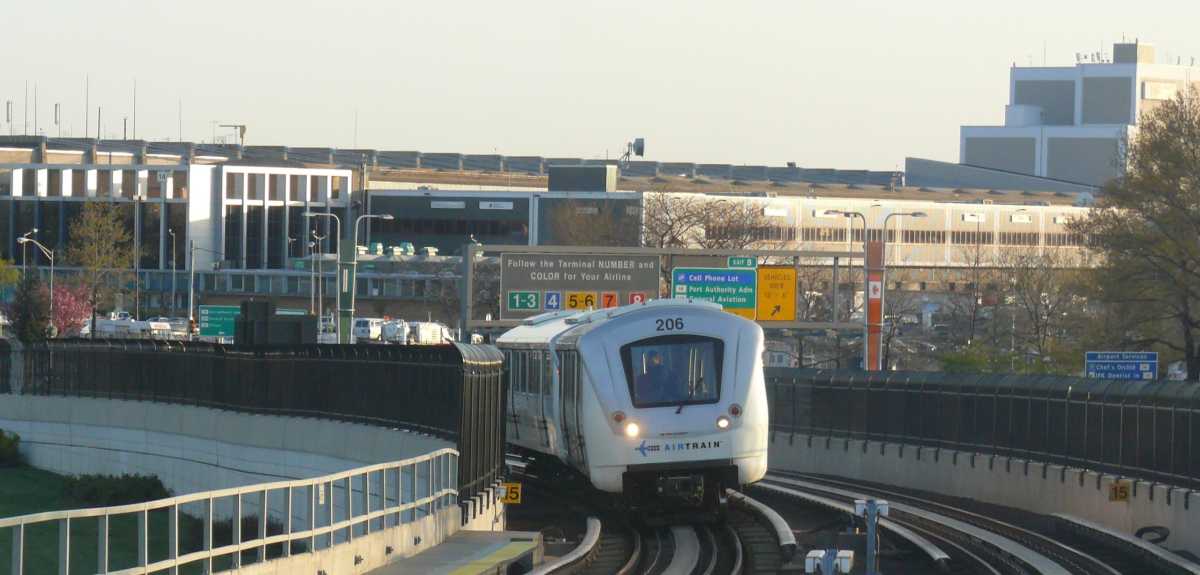 Autoridad Portuaria aprobó plan para aumentar tarifas del Jamaica AirTrain y cruces del Rio Hudson