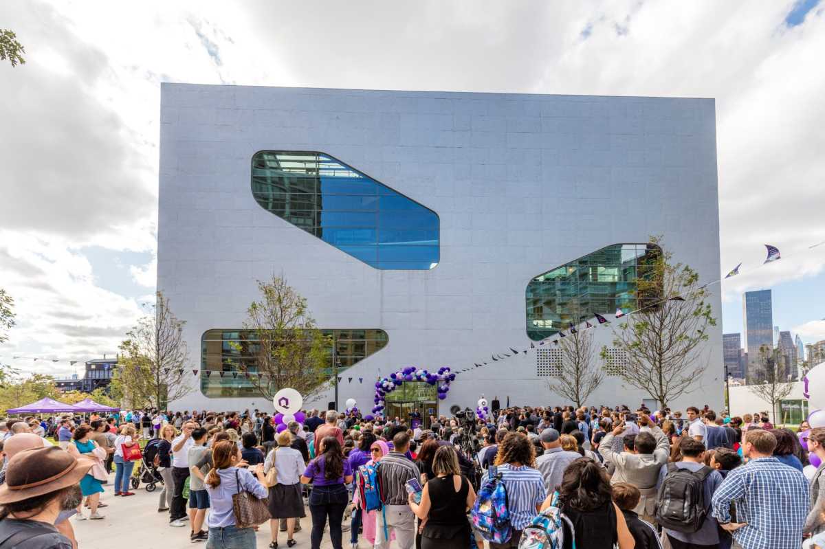 Inauguran la Biblioteca Hunters Point en Queens