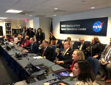 Meng asiste a histórica caminata espacial de mujeres en la NASA