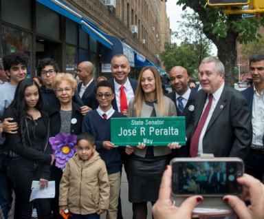 Presentan calle en honor a fallecido senador estatal José R. Peralta