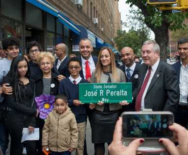 Presentan calle en honor a fallecido senador estatal José R. Peralta