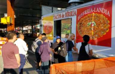 Festejando el Mes de la Hispanidad Una lección de Tacos en La Roosie